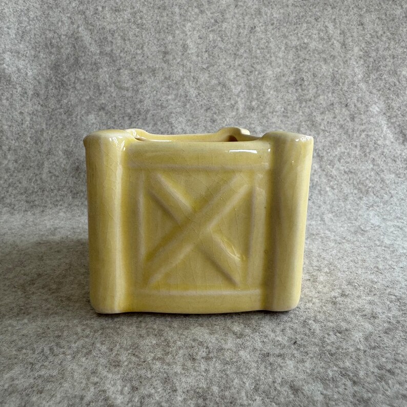 Vintage planter, small yellow rectangle, USA 518 image 3