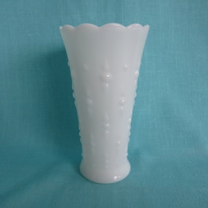 Vintage milk glass vase, Anchor Hocking, hobnail dot and teardrop pattern