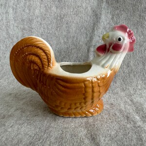 Vintage planter, chicken looking backward