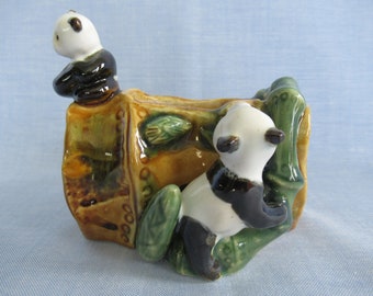 Vintage planter, 2 pandas playing on bamboo log, PV400P