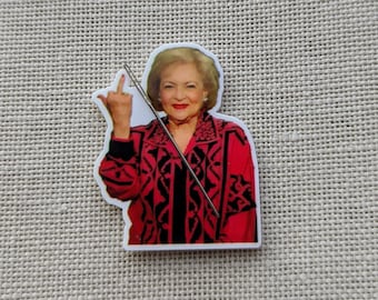Betty White middelvinger naaldminder