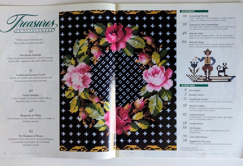Op de afbeelding: Een tijdschriftpagina met kruissteekpatronen. De omslag toont een zwarte achtergrond met een bloemenontwerp van roze rozen en groene bladeren. De titel van het tijdschrift is "Treasures in Needlework".