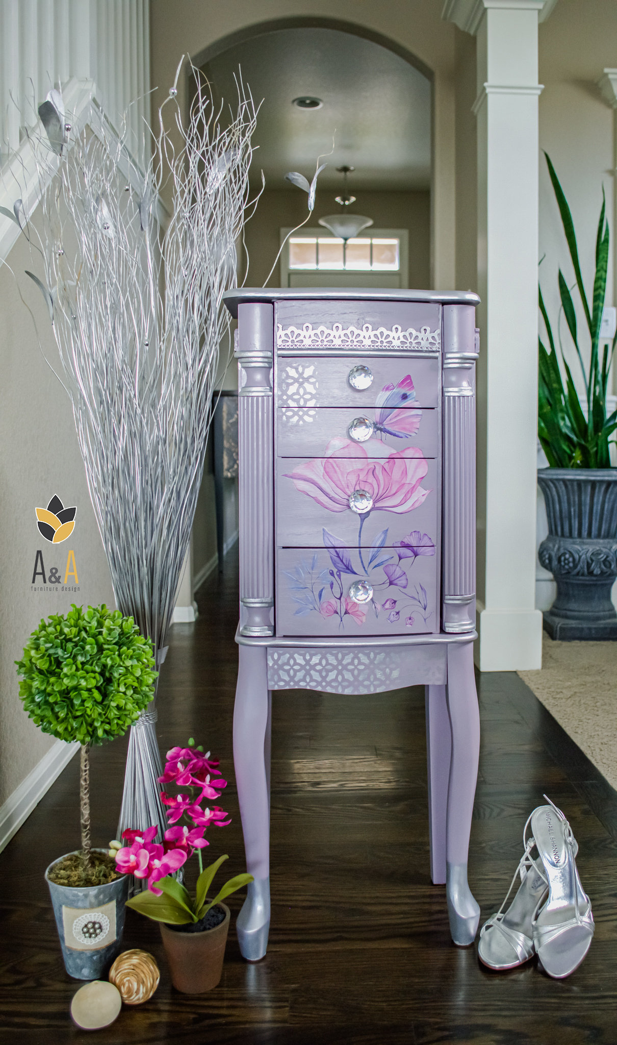 Girls standing best sale jewelry box