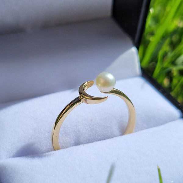 Cultured Freshwater Pearl Crescent Moon Ring