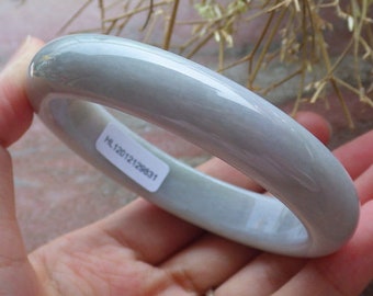 May include: A light grey jade bangle bracelet with a white label that says "HL 12012128831".