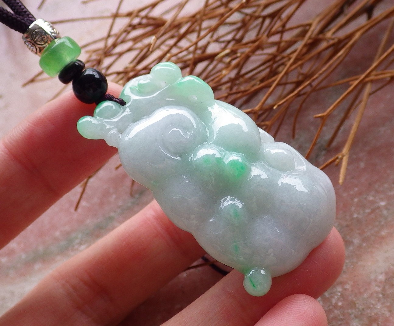 ビルマ緑翡翠精彫蓮葉夫婦蛙ネックレス(鑑定証書付き) 認定された手彫り