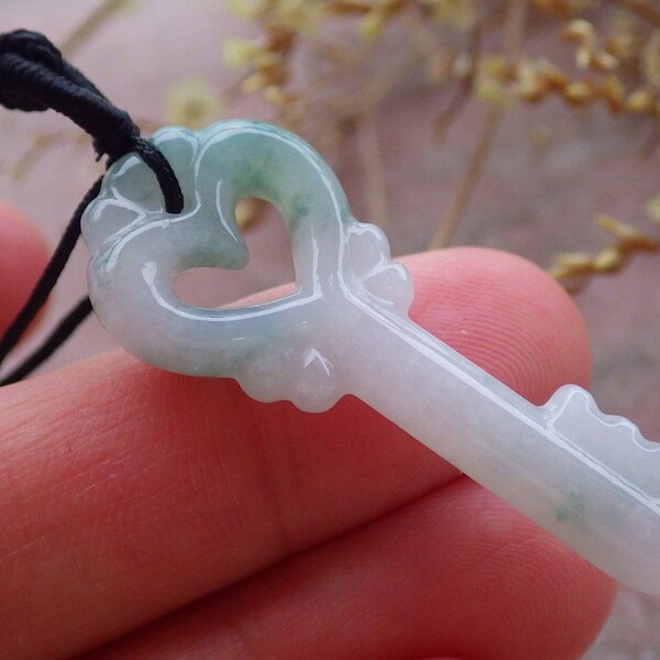 Certified Hand Carved Myanmar Burma Natural A Jade jadeite Heart Key Lucky Amulet Pendant Necklace