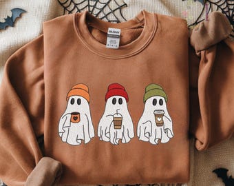 Sudadera de Halloween bordada: Tres fantasmas, café, cuello redondo o sudadera con capucha