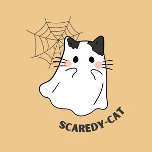 Puede incluir: Un gato blanco y negro vestido de fantasma con una telaraña de fondo. El texto "Scaredy-Cat" está debajo del gato.