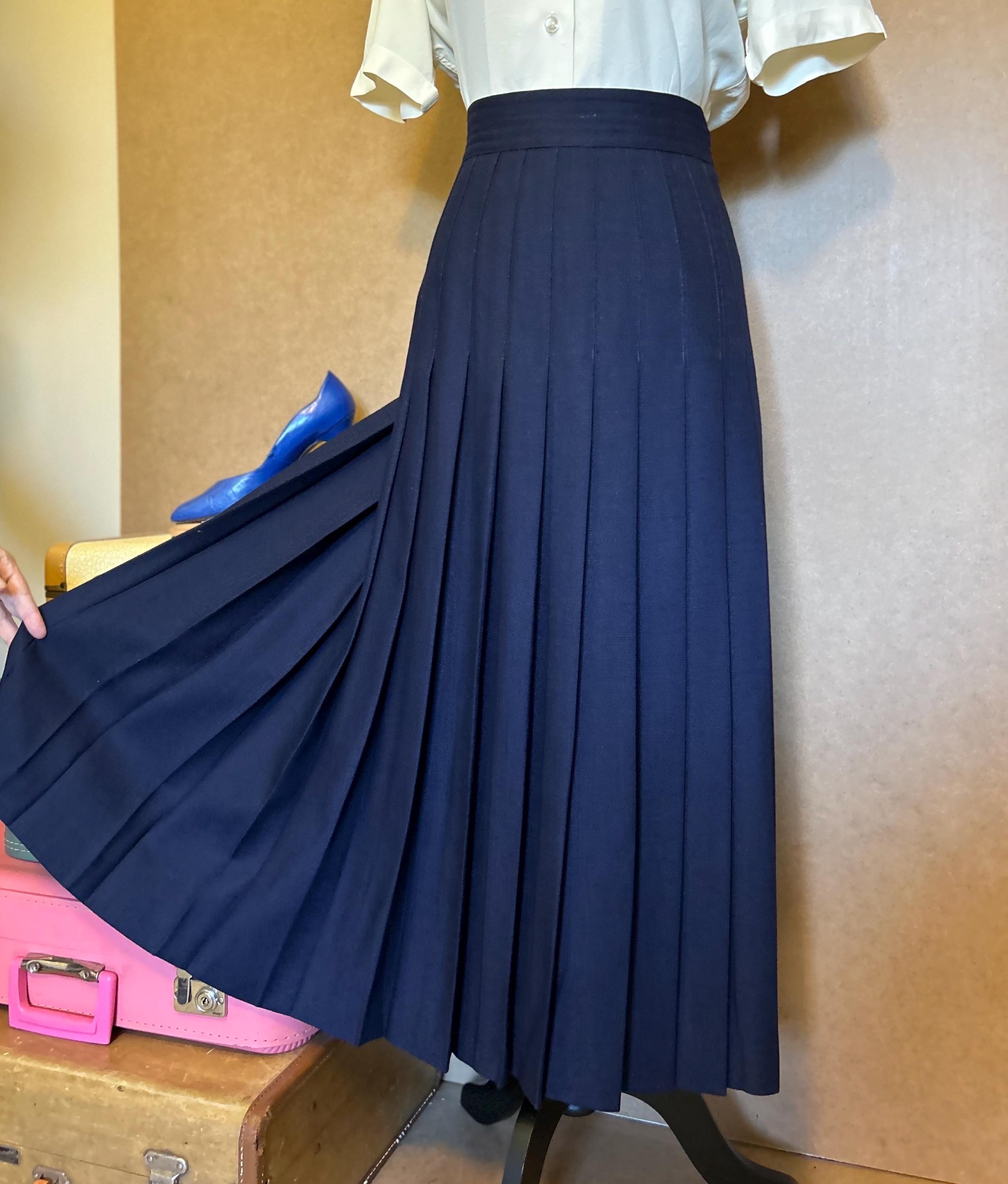 Navy pleated skirt size 18 hotsell