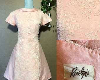 Vintage Prom Dress / Medium - Large / Up to 31” Waist / 1960s Sweet Sixteen / Pretty in Pink / Blush Wedding Dress