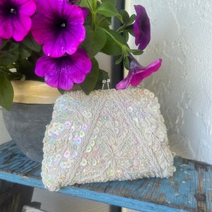 Porte-monnaie en perles irisées des années 1980 / bracelet blanc vintage / pochette de mariage en perles / pochette habillée formelle