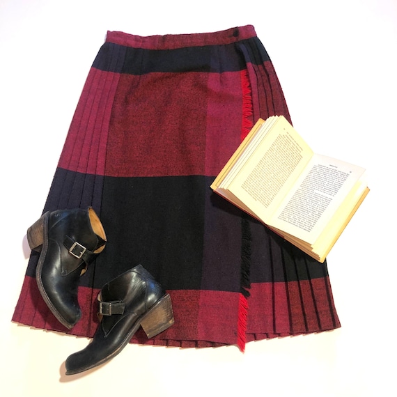 70s Red and Purple Plaid Kilt / Medium / 28” Waist / … Gem
