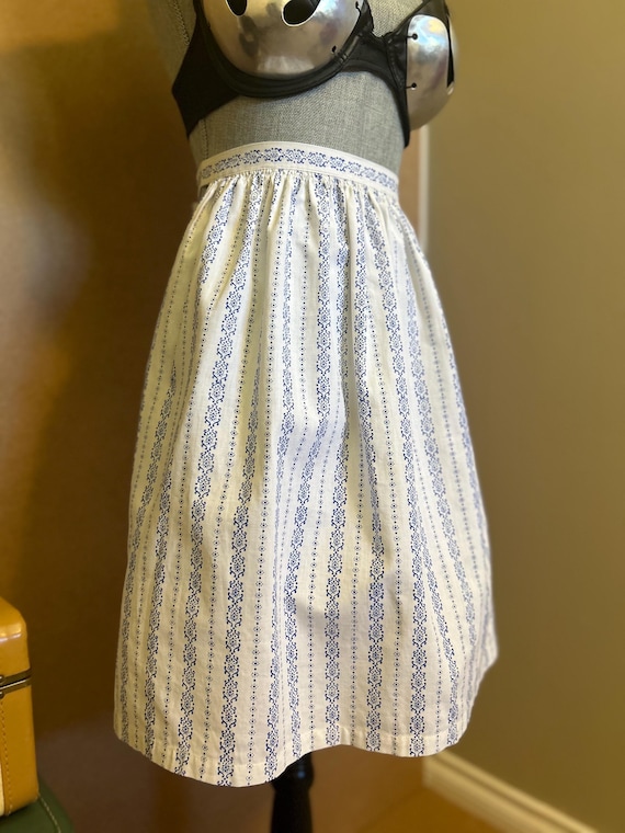 ヴィンテージハンドメイドエプロン / 青と白のコットン製、タイバック