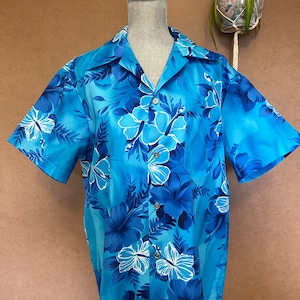 Vintage Mens Blue Hawaiian Shirrt / Large / Up to 50” Chest / Retro Tropical Vacation / Summer Sunshine / Tony Bahama / Beachwear