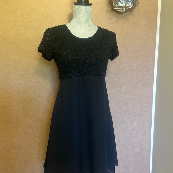 Petite robe noire des années 1990 / Medium-Large / Petite Fit / vintage Empire Waist Stretchy Dress