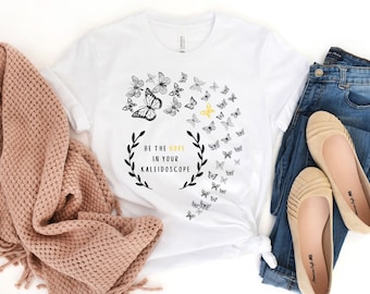 Camiseta Caleidoscopio de Mariposas: Camiseta con Cita Inspiradora de Esperanza