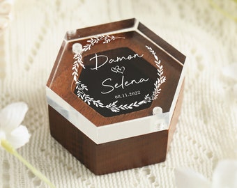 Boîte à bagues de mariage personnalisée, porte-bague avec couvercle en acrylique et base en bois, boîte à bagues entièrement transparente sur mesure, cadeaux pour la mariée