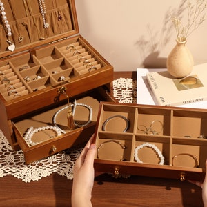 Boîte à bijoux en bois personnalisée pour elle, bijoux en bois gravés pour petite amie/femme, grand organisateur de bijoux, cadeau de Noël, cadeau danniversaire image 8