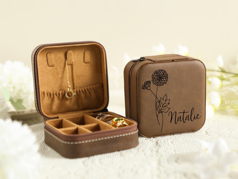 Birth Flower Jewelry Travel Case, Leather Jewelry Organizer, Bridesmaid Gift, Birth Month Flower Gift, Custom Jewelry Case Bild 7
