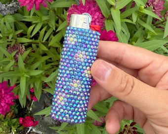 Encendedores personalizados con incrustaciones de pedrería