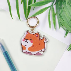 Braun Weißer Hund Haustier Acryl Schlüsselanhänger | Kawaii Chibi Schlüssel Anhänger | Cartoon Schlüsselanhänger