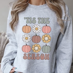 Tis The Season Fall Sweatshirt, Halloween Pumpkin Crewneck, Retro Autumn Sweater, Halloween Gift for Teacher, Cute Groovy Fall Shirt, Flower