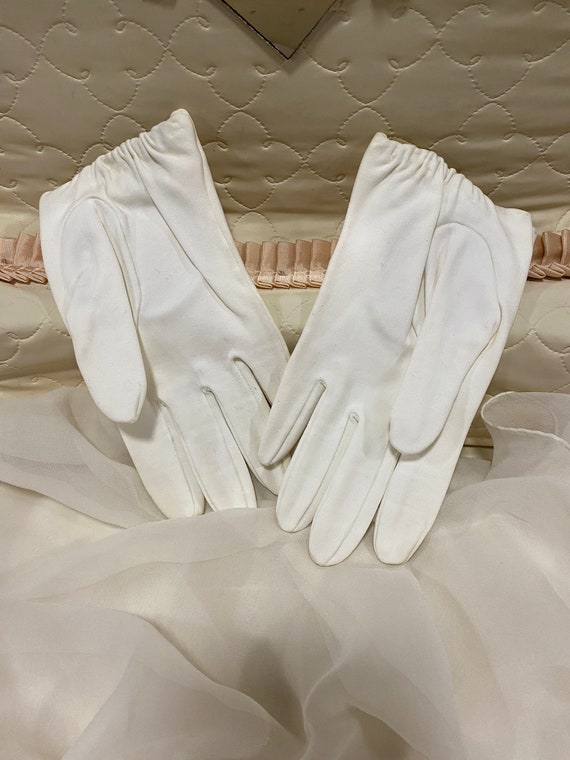 Vintage Kay Fuchs White Cotton Gloves with Bow - image 2