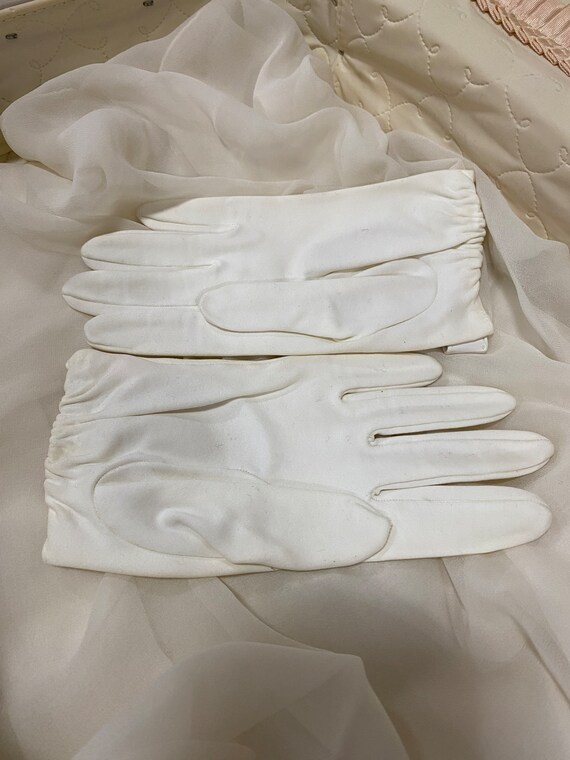 Vintage Kay Fuchs White Cotton Gloves with Bow - image 4