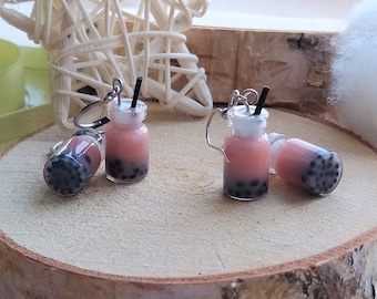 Pendientes de té de burbujas con café con leche de fresa || resina orgánica, hecha a mano, artesanal, kawaii, delicias || joyería de disfraz