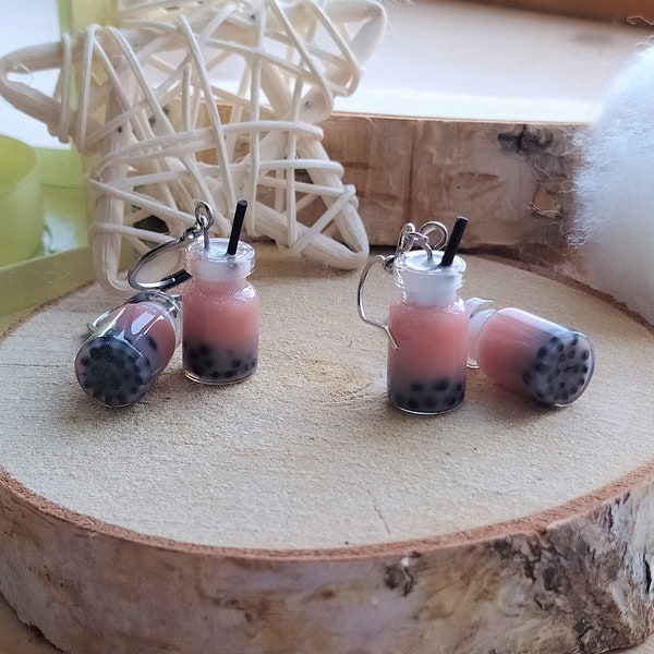 Boucles d'oreilles strawberry latte Bubble-Tea || résine BIO, fait main, artisanal, kawaii, gourmandises || Bijoux fantaisie