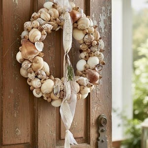 Couronne de coquillages, couronne de porte, décoration estivale, style côtier, maison d'été en bord de mer