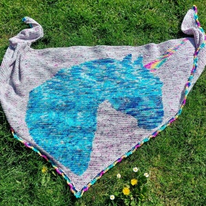 Crochet pattern German triangular scarf with unicorn motif Be a Unicorn image 1