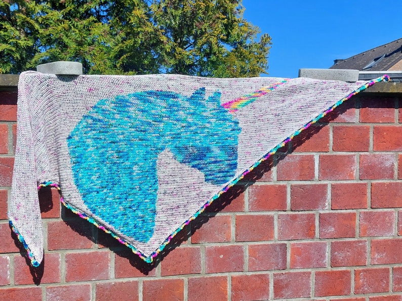 Crochet pattern German triangular scarf with unicorn motif Be a Unicorn image 5