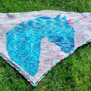 Crochet pattern German triangular scarf with unicorn motif Be a Unicorn image 4