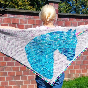 Crochet pattern German triangular scarf with unicorn motif Be a Unicorn image 2