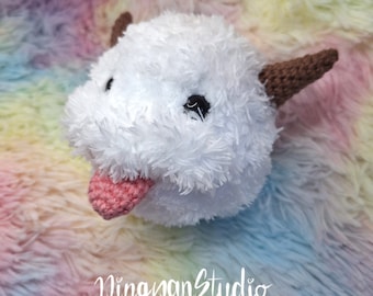 Muñeco de trapo Poro LoL Amigurumi como decoración