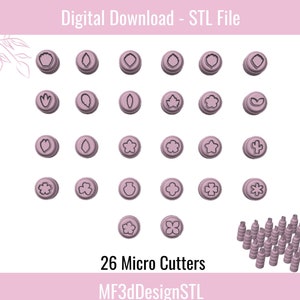Puede incluir: Un conjunto de 26 pequeños cortadores de galletas de plástico rosa con varias formas, incluyendo flores, hojas, estrellas y corazones. Los cortadores están dispuestos en una cuadrícula sobre un fondo blanco. El texto "26 Micro Cutters" y "MF3dDesignSTL" está impreso debajo de los cortadores.