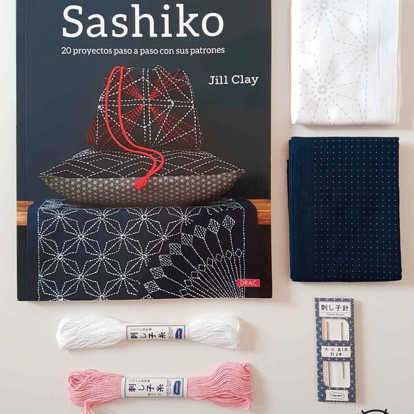 Sashiko Beginner Embroidery Kit with two needles, the book "Guia completa del Sashiko" in Spanish version, sashiko thread and fabric