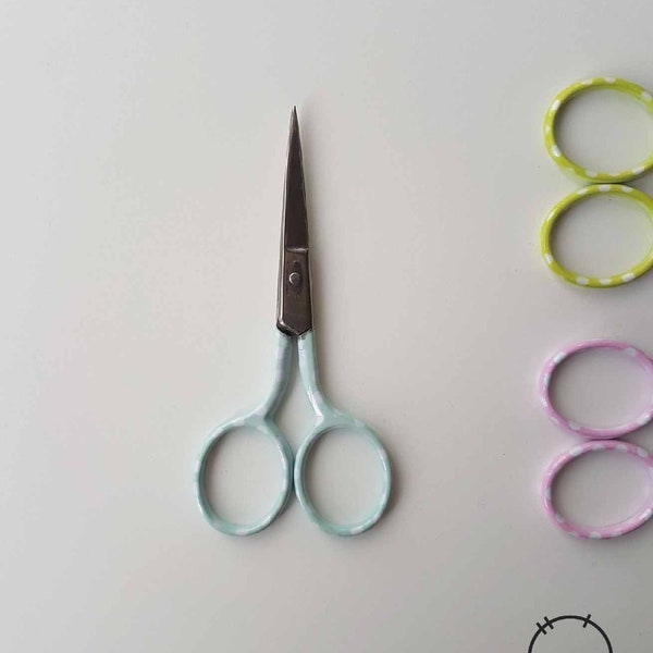 Embroidery Scissors with a beautiful design of dots and pastel colors, supply for your creations, quality and cute sewing accessories