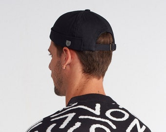 Black Cotton Docker Cap: Modern Brimless Beanie