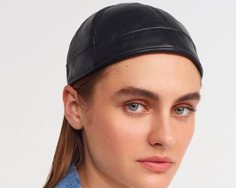 Chapeau femme rave, calotte en cuir, chapeau docker noir, bonnet noir moderne, casquette en cuir minimaliste, chapeau sans bord