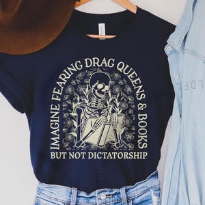 Stel je voor dat je bang bent voor dragqueens en boeken, Drag is not a Crime, verboden boeken lezen, schoolbestuursverkiezingen, lokaal stemmen, bibliotheken beschermen,*251