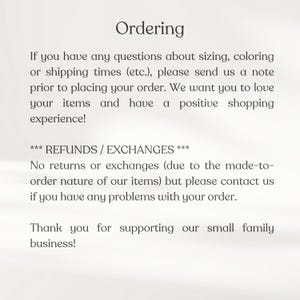 Peut inclure: Texte expliquant le processus de commande et la politique de remboursement pour une petite entreprise familiale. Le texte indique qu'aucun retour ou &eacute;change n'est accept&eacute; en raison de la nature sur mesure des articles. Les clients sont encourag&eacute;s &agrave; contacter l'entreprise s'ils rencontrent des probl&egrave;mes avec leur commande.