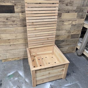 Zaunlatten-Übertopf mit Gitterbau-Plänen, großer Zedernholz-Übertopf mit Sichtschutz-Plänen, Pflanzgefäß mit Sichtschutz, Gartenkasten mit Gitter