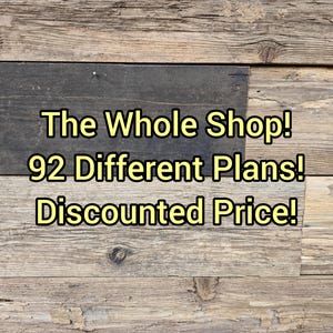 Puede incluir: Fondo de madera con el texto "The Whole Shop! 92 Different Plans! Discounted Price!" en amarillo. El fondo está hecho de tablas de madera horizontales en varios tonos de marrón y gris.