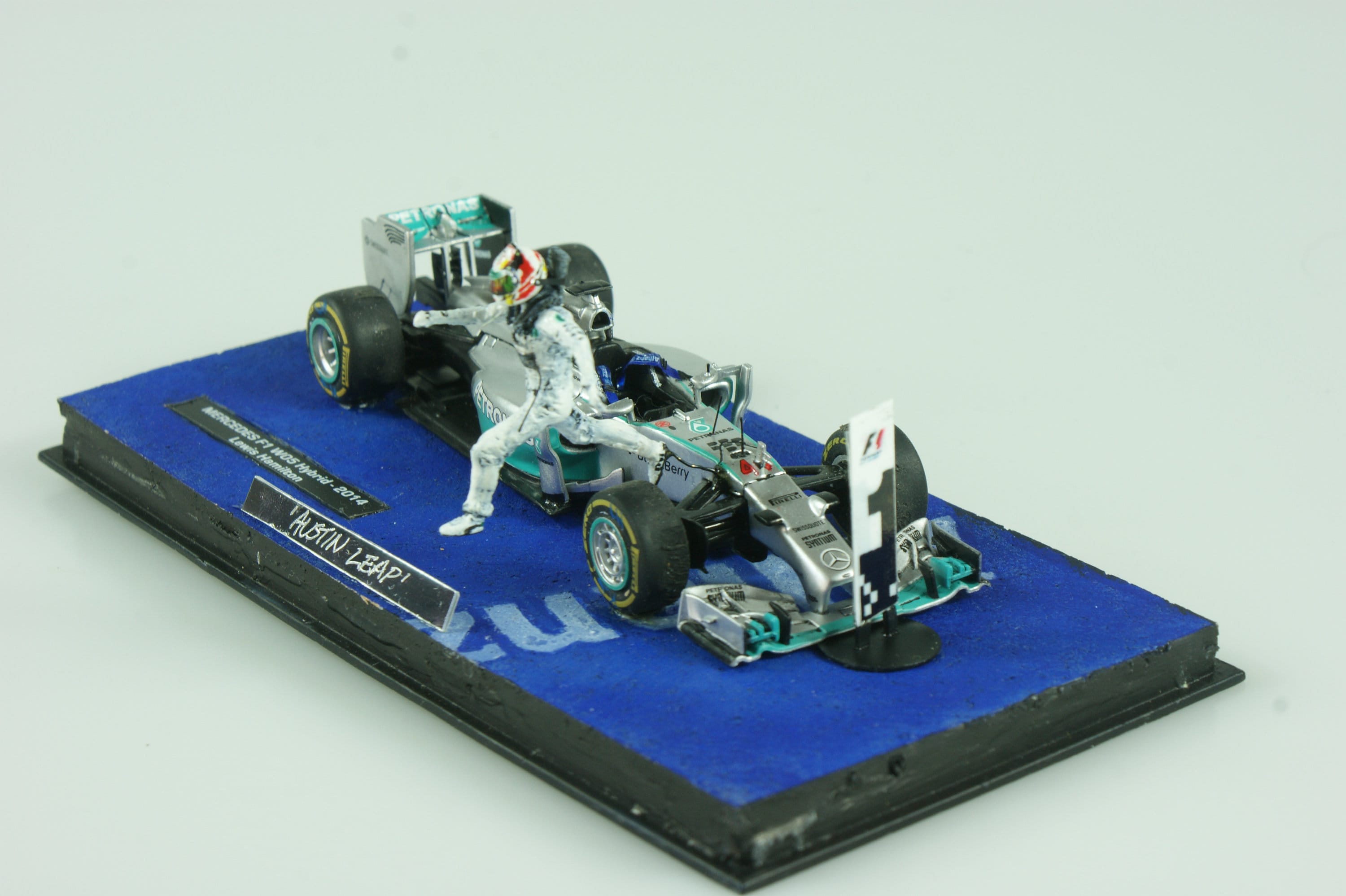 Lewis hamilton on sale f1 toy car