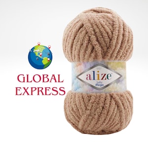 Puede incluir: Una gran madeja de lana suave, de color marrón claro, Alize Baby Softy Mega. La lana está envuelta con una etiqueta con el nombre de la marca y un diseño colorido. La imagen también incluye el texto "GLOBAL EXPRESS".