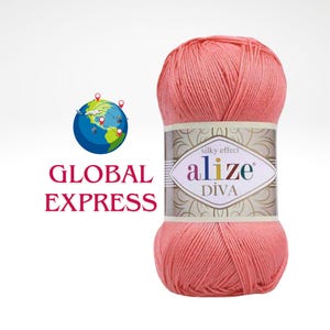 Puede incluir: Una madeja de hilo Alize Diva efecto seda, de color coral. La etiqueta presenta el nombre de la marca y los detalles del producto. El hilo está bien enrollado, mostrando la textura de las fibras. Las palabras "GLOBAL EXPRESS" también son visibles.