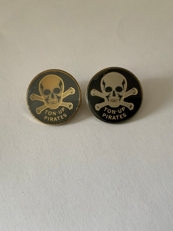 2 x Original Authentic 1950s/1960s Ton Up Rockers pin… - Gem